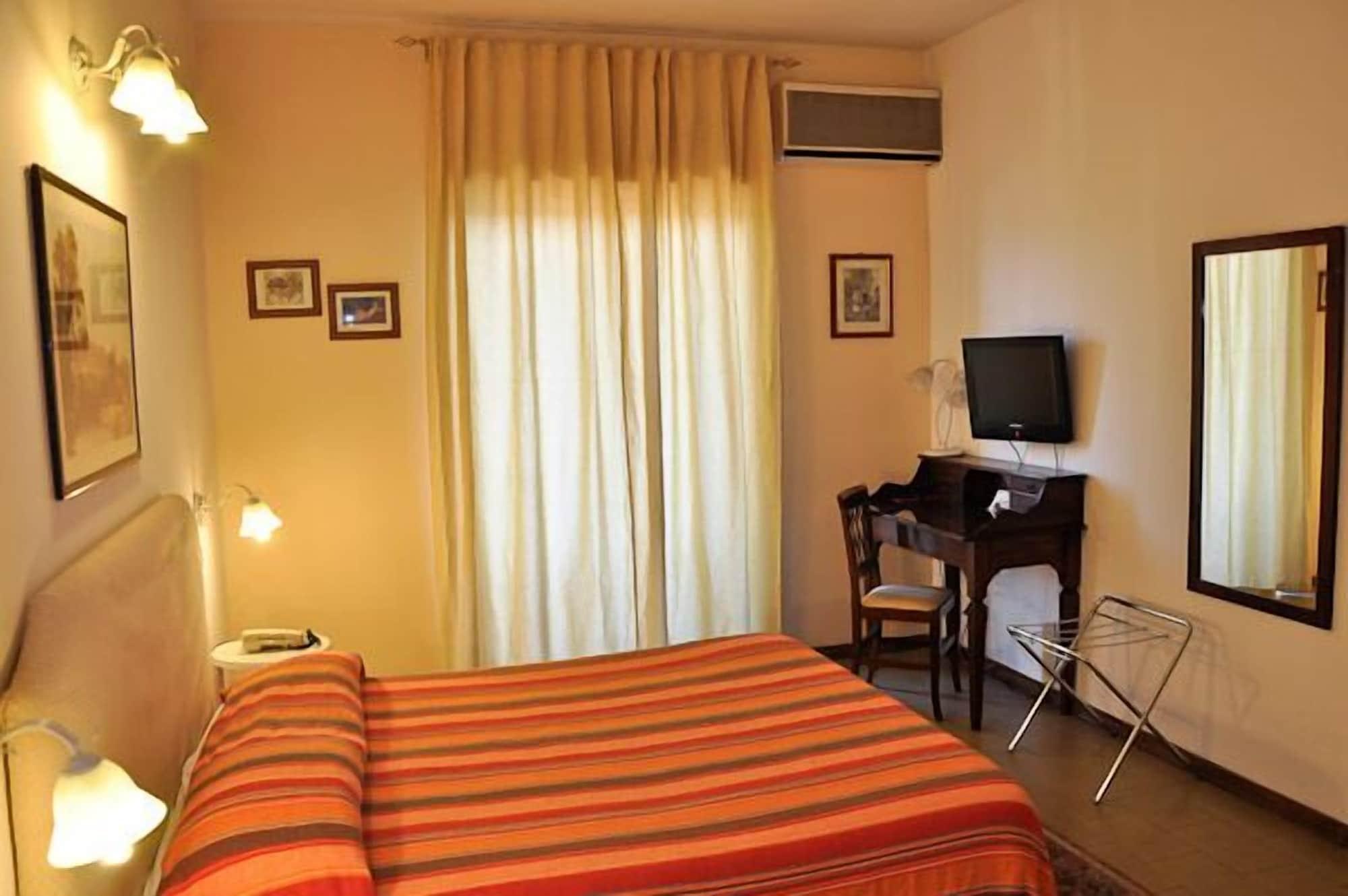 Tk Hotel - Ex Ares Сан Джовани ла Пунта Екстериор снимка