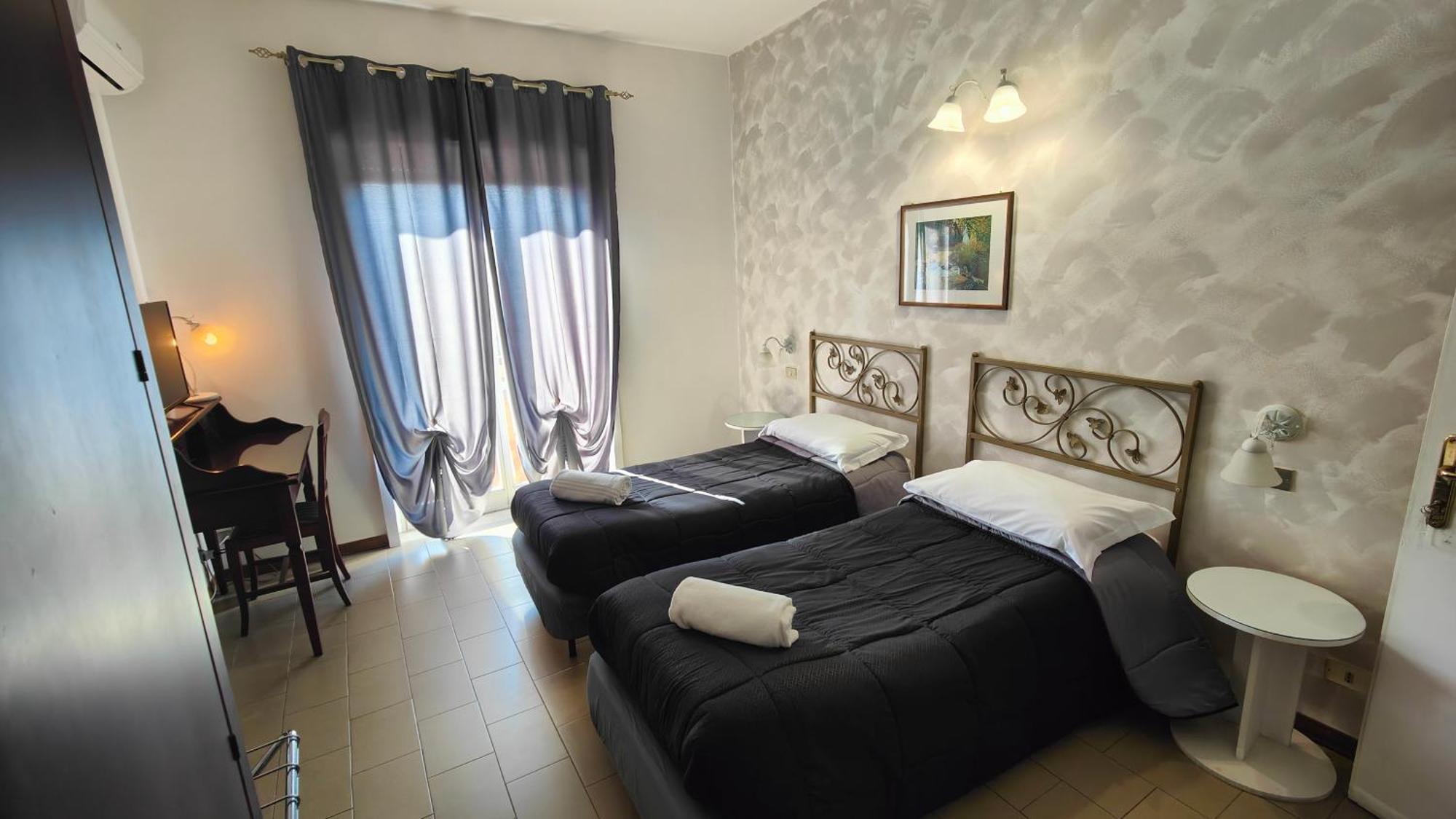 Tk Hotel - Ex Ares Сан Джовани ла Пунта Екстериор снимка